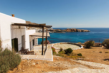 Accommodation in Folegandros with sea view